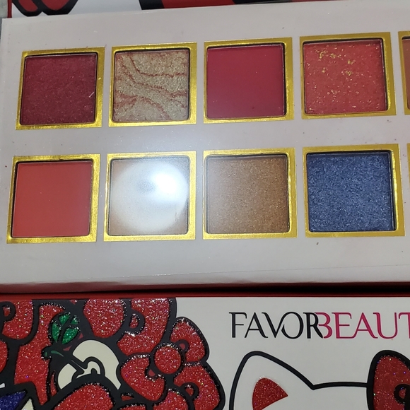 FavorBeauty Eyeshadow Palette - Picture 2 of 5